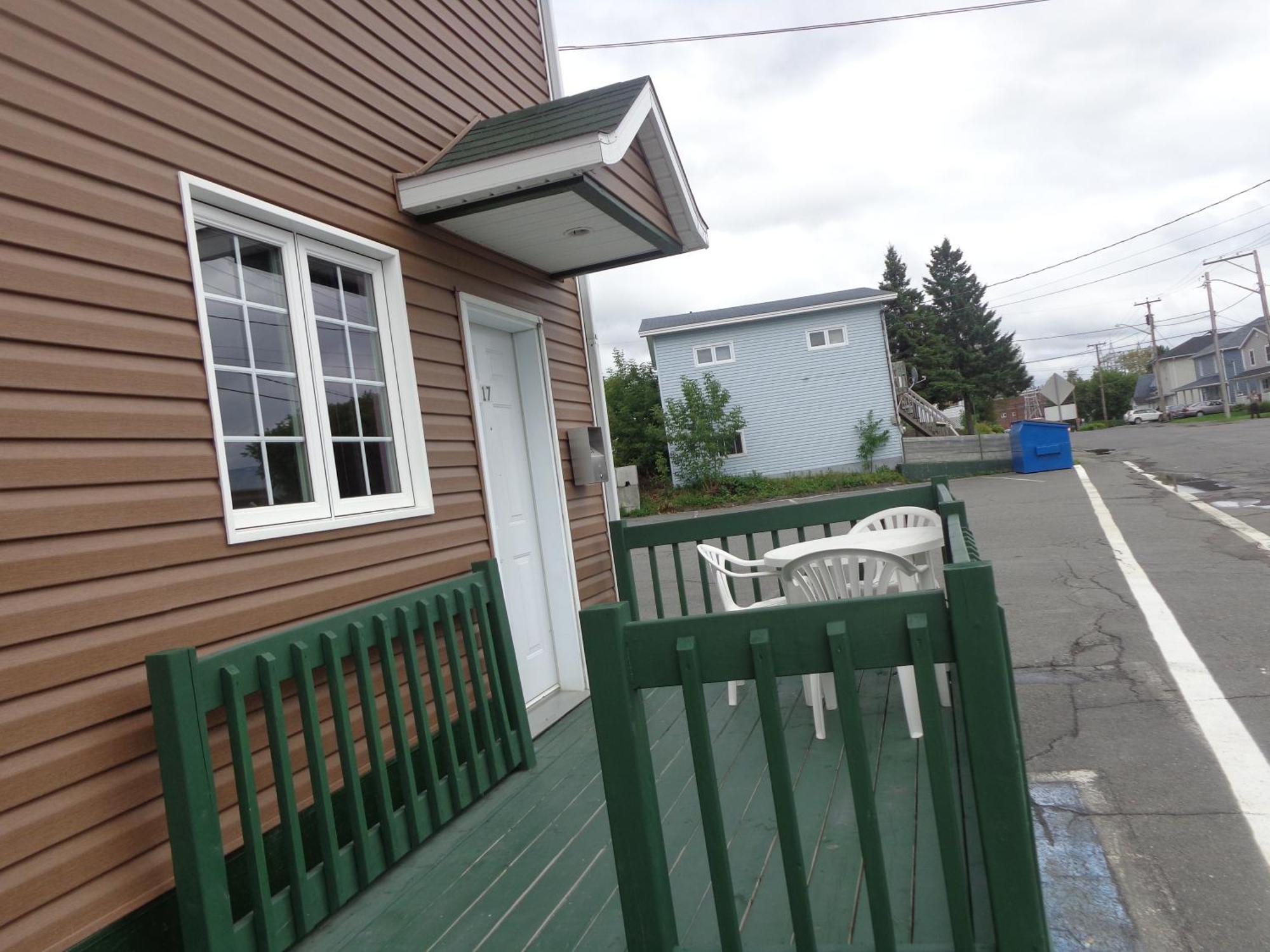 Happy Motel Edmundston Exterior photo